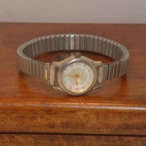 Pre-Owned Women’s L A Express LAX1014 Analog Fashion Watch